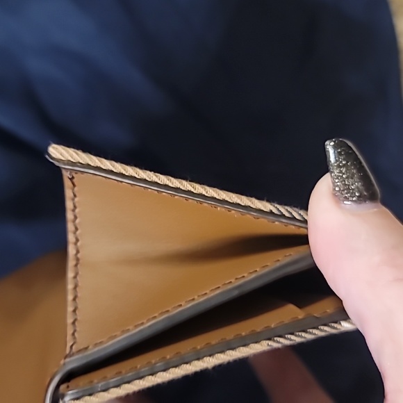 Burberry  wallet - Picture 7 of 7